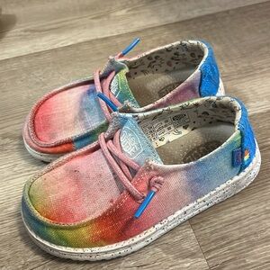 Toddler hey dudes